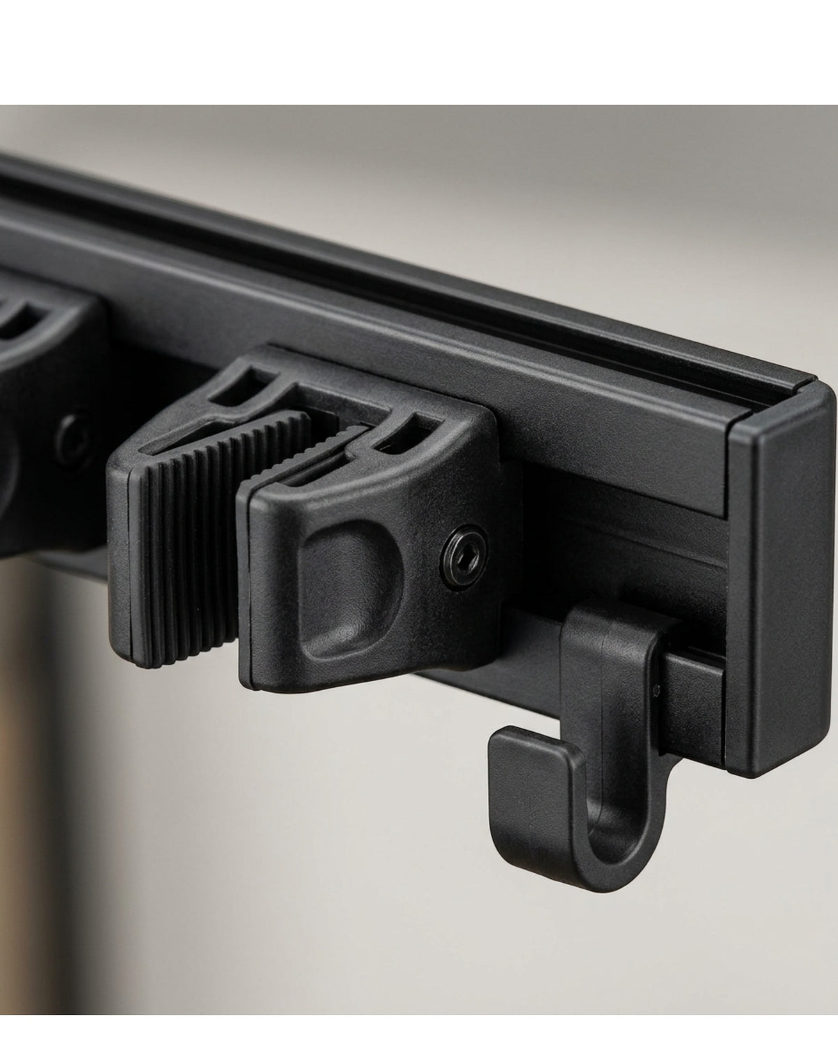 Qwbdk Aluminum Slide Rail Three Grips Four Hooks Matte Black 42 cm - Detail view